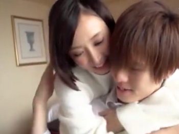 巨乳美少女と真っ昼間からイチャラブ性交巨乳素人美少女の無料セックス動画