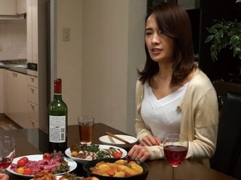 寝取られ願望と上司のために…離婚したばかりの上司へ妻を抱かせたイカレ旦那！痴女人妻向井藍のAV無料動画