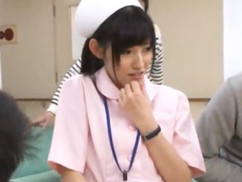 変態ドクターの指示で患者の前でマンコ晒して溜まりまくったザーメンの処理をするナース看護婦中出しフェラ手コキぶっかけのエロ動画