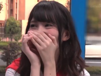 ガチ男優が童貞だと騙してハードパコ！素人美少女童貞中出しナンパのエロ動画
