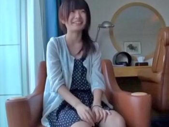 笑顔で本当に気持ち良さそうに感じるまだ子供っぽい18歳JDに中出し素人美少女中出しのAV無料動画