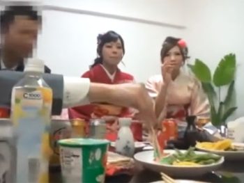 和装姿の美女が家飲みで泥酔→そのまま乱交パコ展開お姉さんコスプレ乱交のエロ動画