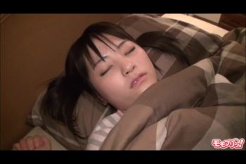 パイパン妹が寝てる間にこっそりチンポ擦りつける変態兄美少女妹パイパン近親相姦のアダルト動画