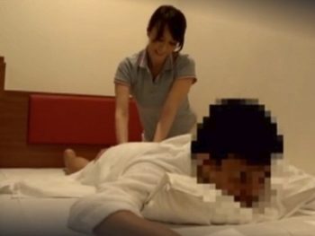 出張マッサのお姉さんを口説きパコった一部始終を盗撮！素人お姉さん中出し盗撮マッサージのエロ動画