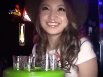 パリピ巨乳ギャルがクラブ内で中出し淫行！巨乳ギャル痴女中出しの無料AV