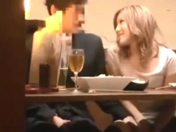 居酒屋で意気投合したギャルと店内パコｗ素人ギャル盗撮のアダルト動画