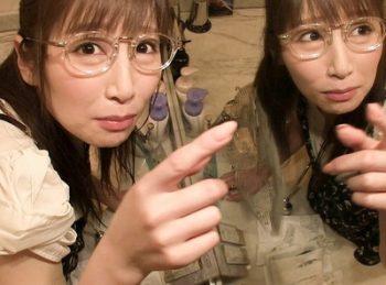 舐めたいし自分も舐められたい変態メガネ腐女子ちゃん美少女めがね顔射フェラ佐々木あきのアダルト動画