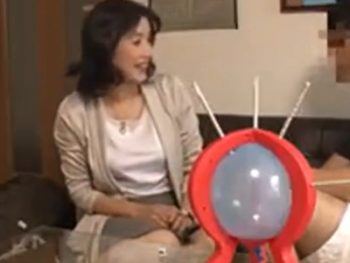 熟女を口説き落として連れ込み→中出しパコを盗撮！素人人妻熟女中出し盗撮のアダルト動画