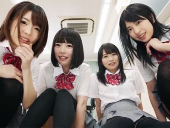 クラスで一番かわいいグループの女子たちに罵られながらチンポシゴかれてＭ豚昇天女子校生美少女痴女手コキのアダルト動画