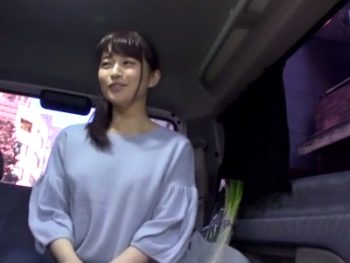 童顔な専業主婦さんナンパして車内でフェラお願いした結果ｗｗ素人人妻フェラ手コキの無料AV