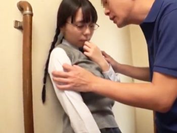 怯える地味眼鏡のJKを自宅に連れ込みレイプする鬼畜オヤジｗ女子校生美少女めがねレイプのエロ...