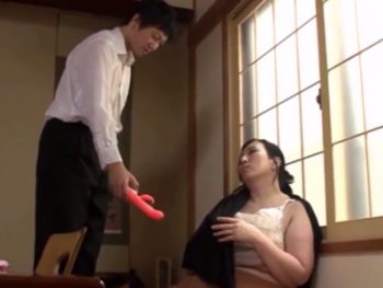 肉感たっぷり我儘BODY好き必見！息子に様々なオナニー道具が見つかり近親中出し展開巨乳人妻中出し近親相姦オナニー藤木静子の無料セックス動画
