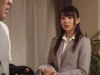 可愛いすぎる同僚OLと出張先で泊まることに→夜這い成功して朝までパコる美少女お姉さんOL顔射のエロ動画