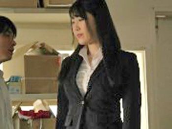 超強気エリート女教師が弱みを握られ生徒たちに堕ちていく…お姉さん女教師顔射ぶっかけのアダルト動画