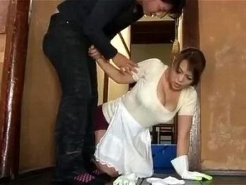 夫に蒸発されて家政婦として働く妻→抗えない環境の中で夫の友人の性奴隷として調教されて…巨乳人妻のアダルト動画