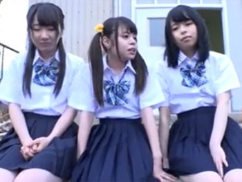 AカップのビッチJK3人組が教師を誘惑して学校内でエッチに大暴れ！女子校生美少女ロリ痴女パ...