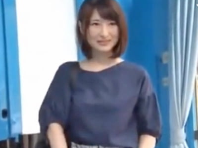 積極的な腰使いで童貞くんを筆下ろししちゃった素人娘ｗ素人美少女痴女童貞のアダルト動画