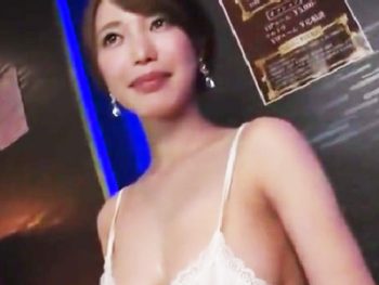 常時生挿入！無制限中出しを誘う痴女おっパブ嬢巨乳お姉さん痴女パイパン中出しのエロ動画