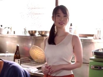 久しぶりに帰省した田舎で出会った美人妻と…夏休みの間だけ肉体関係にｗ巨乳痴女人妻のアダルト無料動画
