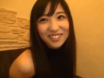 新宿で一人自撮りしてた自意識過剰娘をナンパ→即ホテル押し込み顔射ハメ！素人美少女痴女顔射ハメ撮りナンパのアダルトエロ動画