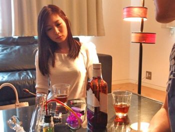 媚薬を使って昏睡させた大女優が理性崩壊エビ反り痙攣絶頂！熟女乱交佐々木あきのエロ動画