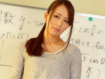 美脚でお色気誘惑！刺激的な講義で生徒のヤル気をアップさせるタイトスカート塾講師痴女女教師パンストのアダルト動画