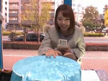 すでにお金を握らされた彼女がメガピスディルドにヤラれハメ倒しｗ巨乳素人ナンパのアダルト動画