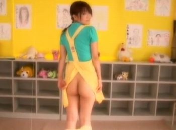 巨乳保母さんは園児だけじゃなく大人も癒す！チンポ大好き保母さんの園児たちには言えない絡みｗ巨乳コスプレ紺野美奈子のアダルト動画