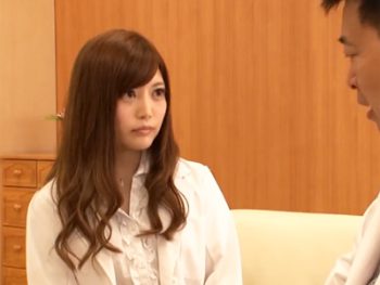 看病するフリしてチンポをしゃぶりつくすドスケベ女医ｗお姉さんギャル痴女顔射ハメ撮りのアダル...