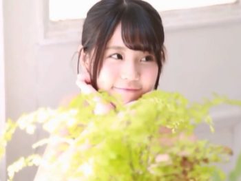 小柄でちっぱいな美少女が巨漢男達に朝から晩までガン突きされイキまくりｗ美少女水着顔射のアダルトSEX動画