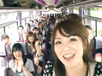 セクシー女優が一般人野郎一人につき一人突いてくる豪華すぎる卑猥バスツアー美少女お姉さん痴女フェラのアダルト動画