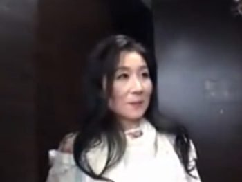 性欲過多な巨乳熟女を玩具責め→顔射ファック！巨乳素人人妻熟女顔射の無料AV動画