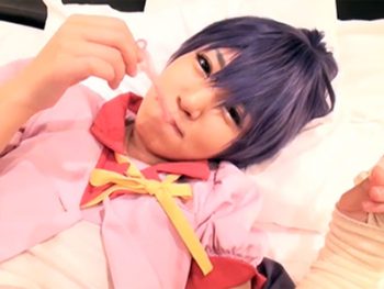 笑顔とショートカットが可愛い美少女コスプレイヤーと着衣ハメ撮り素人美少女コスプレハメ撮りのエロ動画