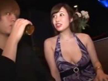 セクキャバ店内で巨乳嬢と本番パコｗ巨乳お姉さん中出しの無料エロ動画