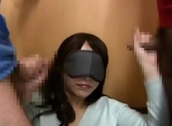 センズリお願いした人妻たちがギンギンチンポに発情して不倫パコ開始！素人人妻ナンパ3PのAV動画