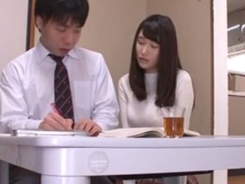 訪ねてきた男とノリでパイ射セックスしちゃうとんでもない人妻さん巨乳素人人妻のアダルトエロ動画