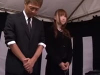 お葬式で久々に再会した従兄と禁断性交お姉さん人妻顔射ぶっかけ近親相姦のエロ動画