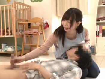 ショタ男のチンポを受け入れ中出しに大満足な巨乳先生！巨乳お姉さん中出しの無料エロ動画