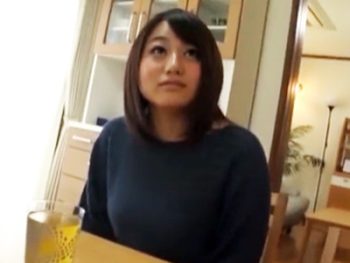 母の友人に媚薬を飲ませて体を疼かせ中出し肉奴隷にｗ巨乳人妻中出しのアダルト動画