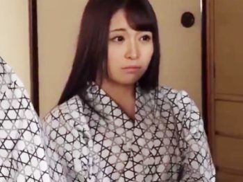 夫婦で温泉旅行に来ていた若妻が偶然居合わせた黒人客に無理やり寝取られちゃうｗ人妻中出しレイプのアダルト動画