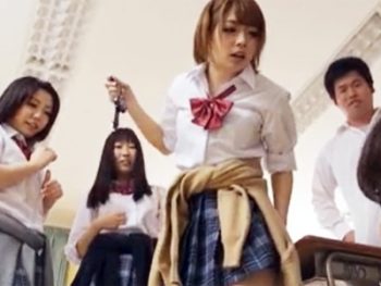 陰キャのイジメられっ子が時間停止アイテムを手に入れ生意気な女共に中出し復讐レイプ！女子校生...