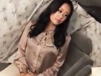 少し触れただけでも感じてしまう全身性感帯の上品なセレブ妻がアへ顔晒してイきまくりｗ巨乳素人...