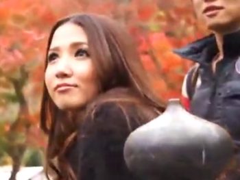 イケメンな彼氏との旅行中のイチャパコでご満悦なスレンダー美女お姉さんぶっかけのアダルト動画