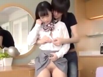 年上のイケメン彼氏との生ハメSEXがやめられない黒髪JK素人女子校生美少女痴女ハメ撮りのアダルト動画