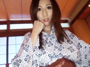 膣奥に溜まった精子を大量注入されて喜ぶ素人ギャル素人ギャルパイパン中出しハメ撮りの無料エロ動画