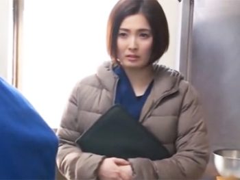 夫を裏切り不倫相手と真っ昼間から浮気パコに夢中の人妻巨乳人妻の無料エロ動画