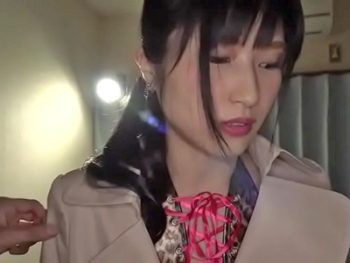 こんな顔して豚みたいに鼻フックをされて口マンコを徹底的に犯される濃厚イラマチオ顔射ぶっかけ...