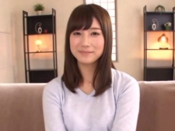 アイドル級ガチ美少女がぶっといチンポにおマンコかき回され潮吹き絶頂！巨乳美少女顔射初川みなみの無料ポルノ動画