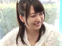 貧乳美少女と彼氏のすぐ横で中出しSEX素人美少女中出しマッサージのアダルト動画