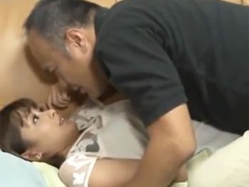 ハゲ爺に強引に犯され→中出しされてしまう美人妻人妻中出しレイプのアダルト動画